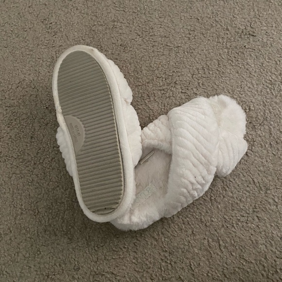 White Fuzzy House Slippers - Picture 2 of 3